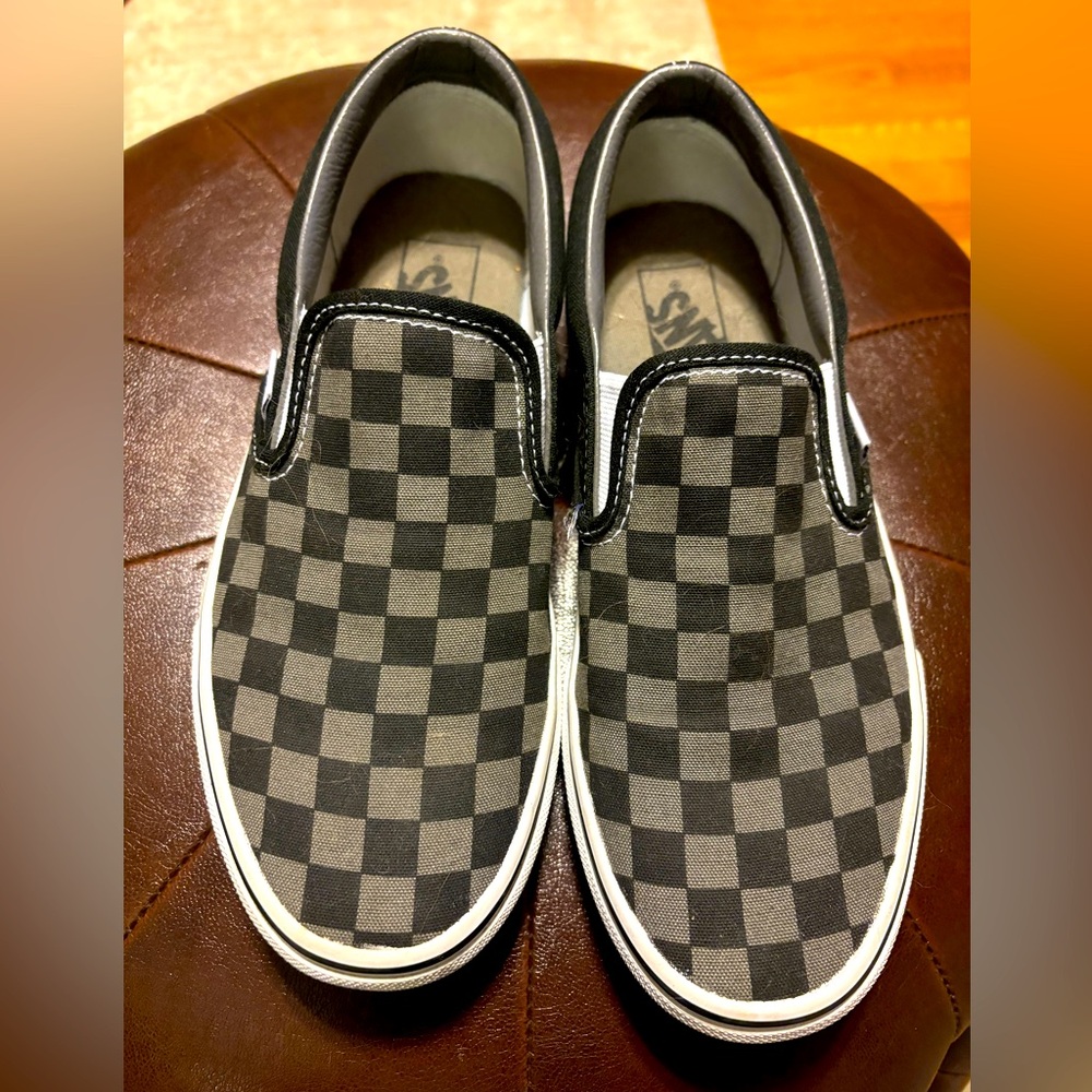 Vans!! Black and gray classic checkered print. Men’s size 6.5. Slightly used.